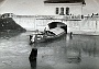 Padova Il burcio passa sotto il ponte di sostegno all'incile (inizio) del canale Battaglia al Bassanello,primo decennio del 900 ca.(Adriano Danieli)